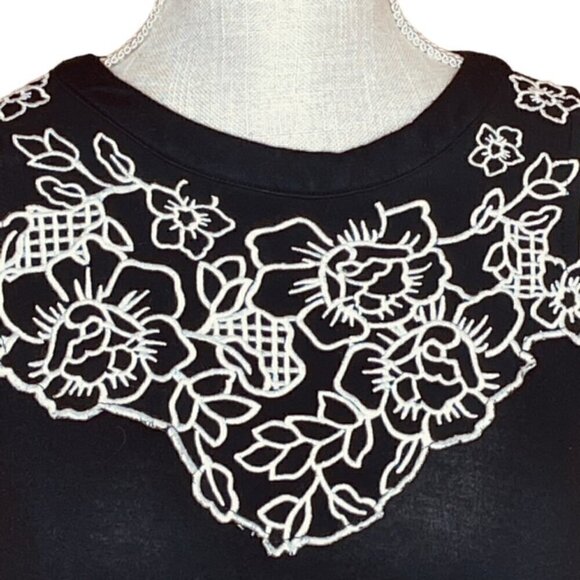 TORRID Embroidered Tank Top - Size Large - Picture 5 of 10